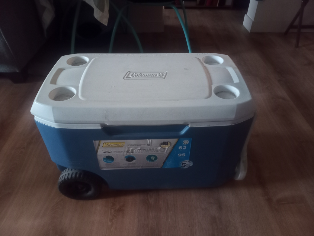 EUC Coleman cooler. Large thumbnail