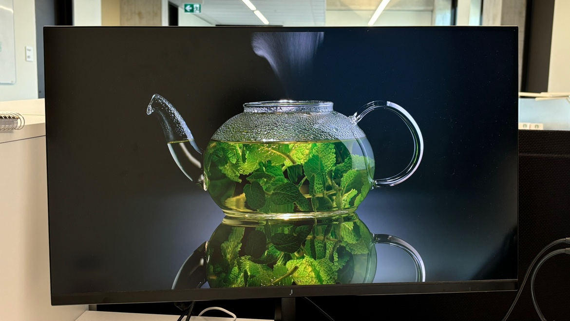 28” 4K Led Monitor - photo 2
