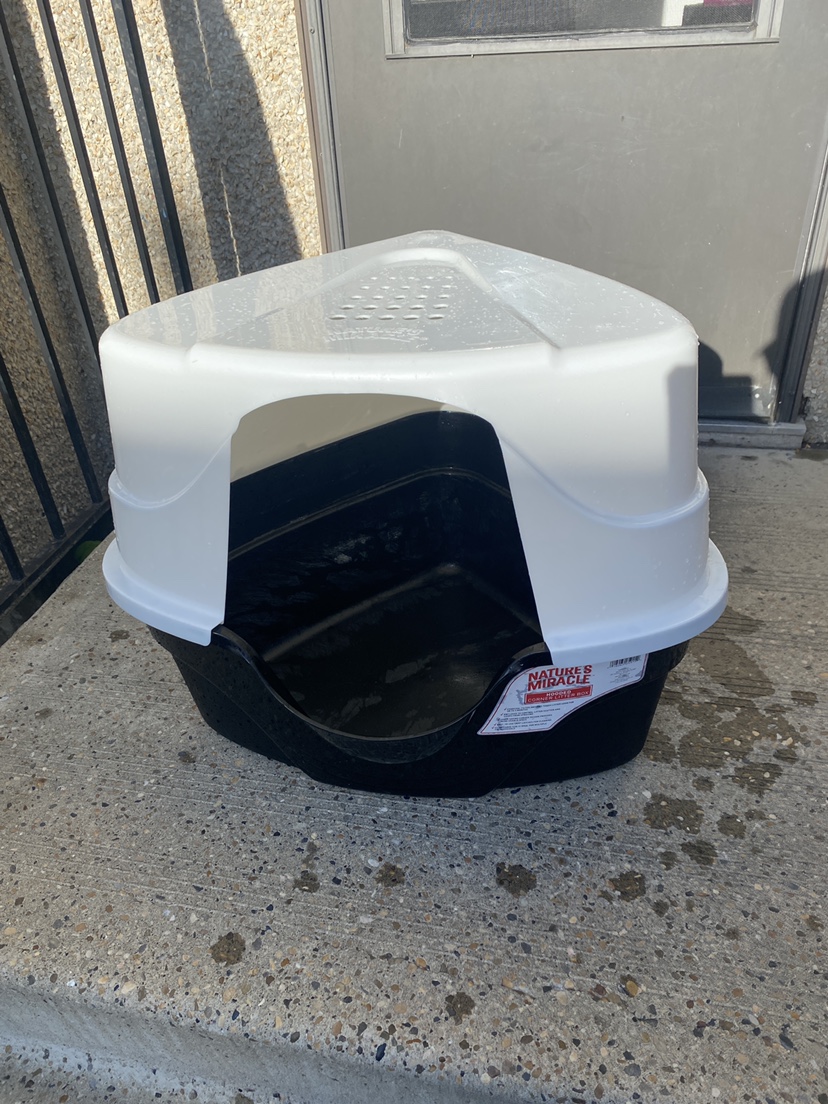Cleaned and Disinfected Corner Litterbox