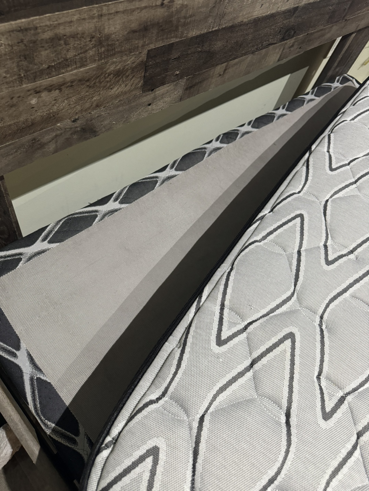 Queen bed - photo 5