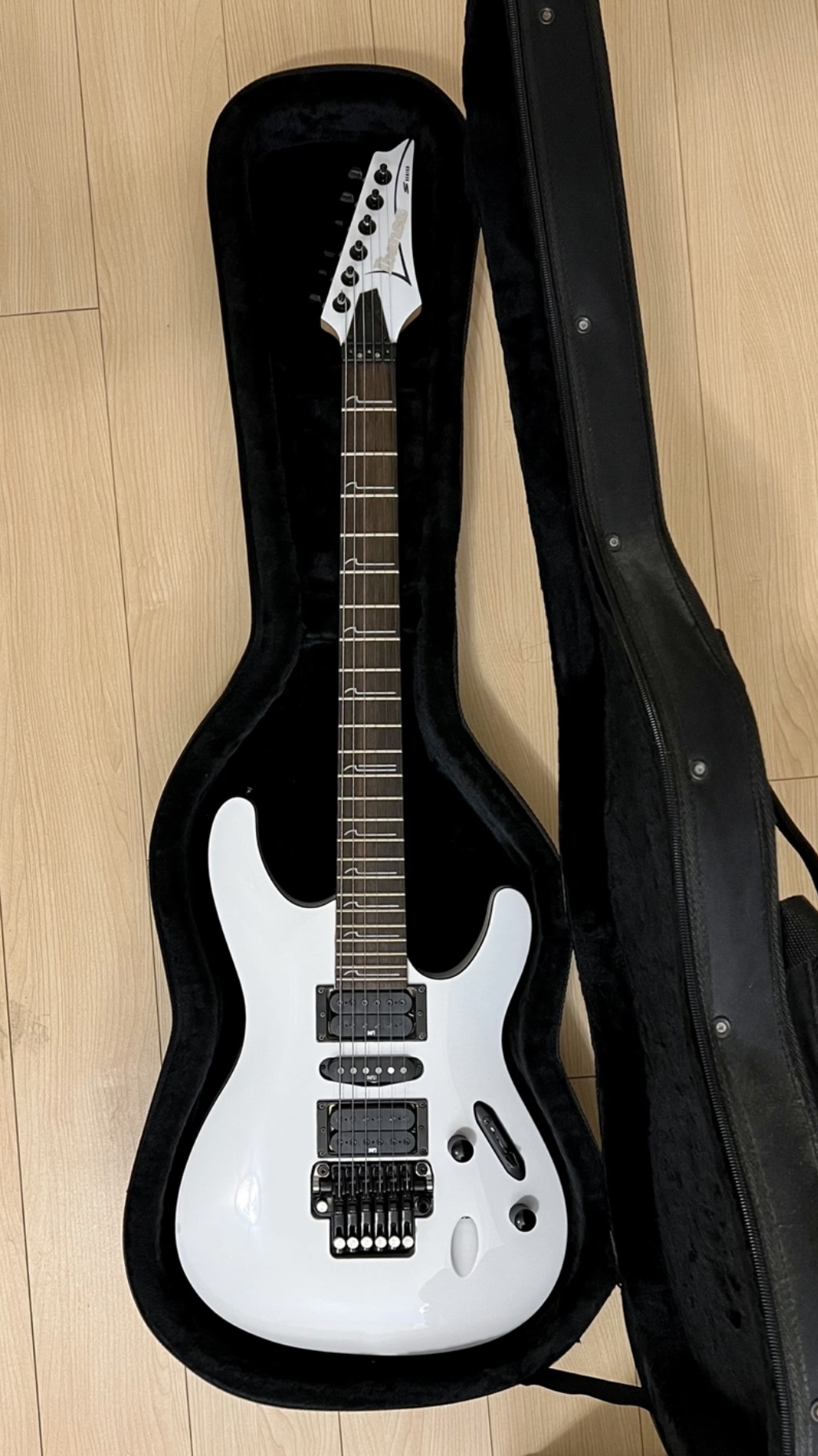 iBanez S570B Electric Guitar(case included) - photo 3