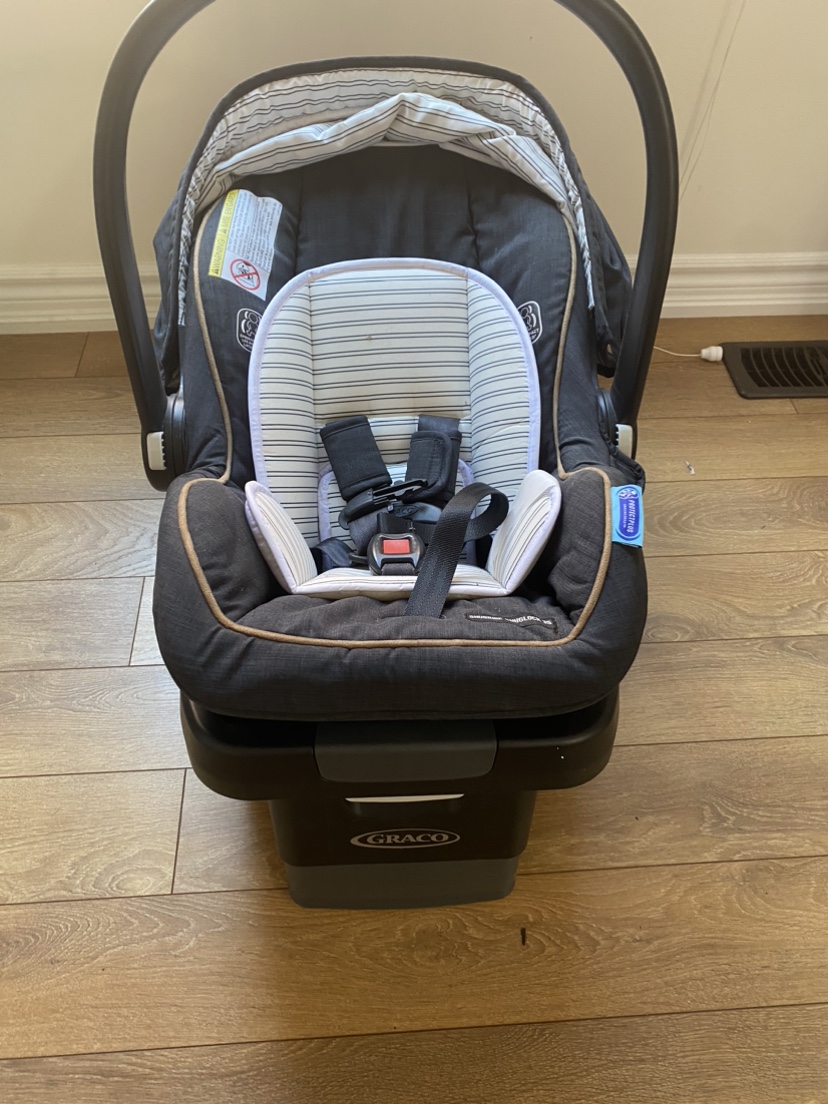 Graco infant Carseat with base