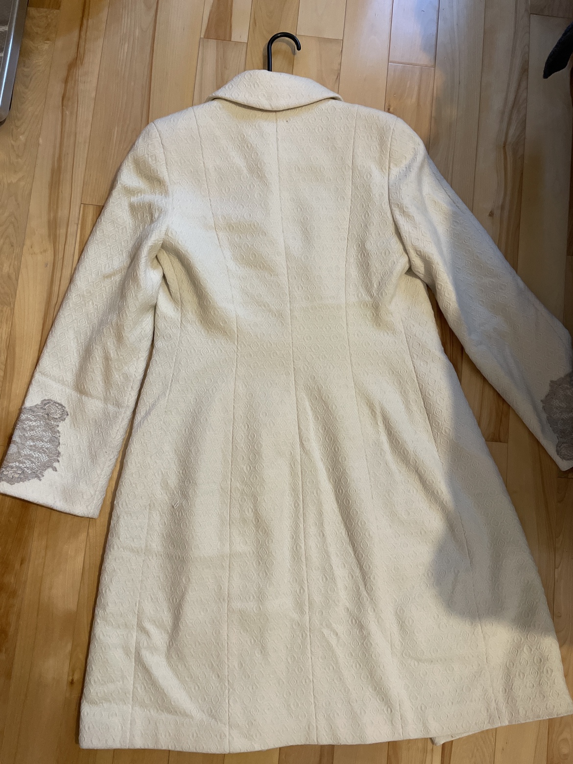 Cream color fall designer coat. image indicator(3)