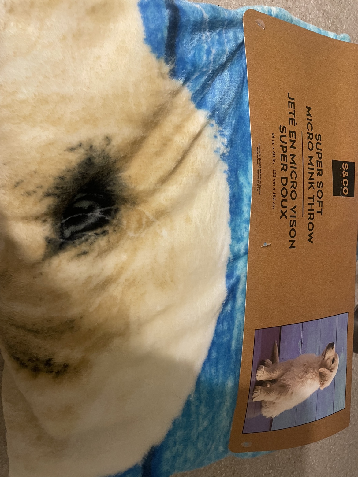 Soft and comfy brand new mink blanket with retriever on it image indicator(4)