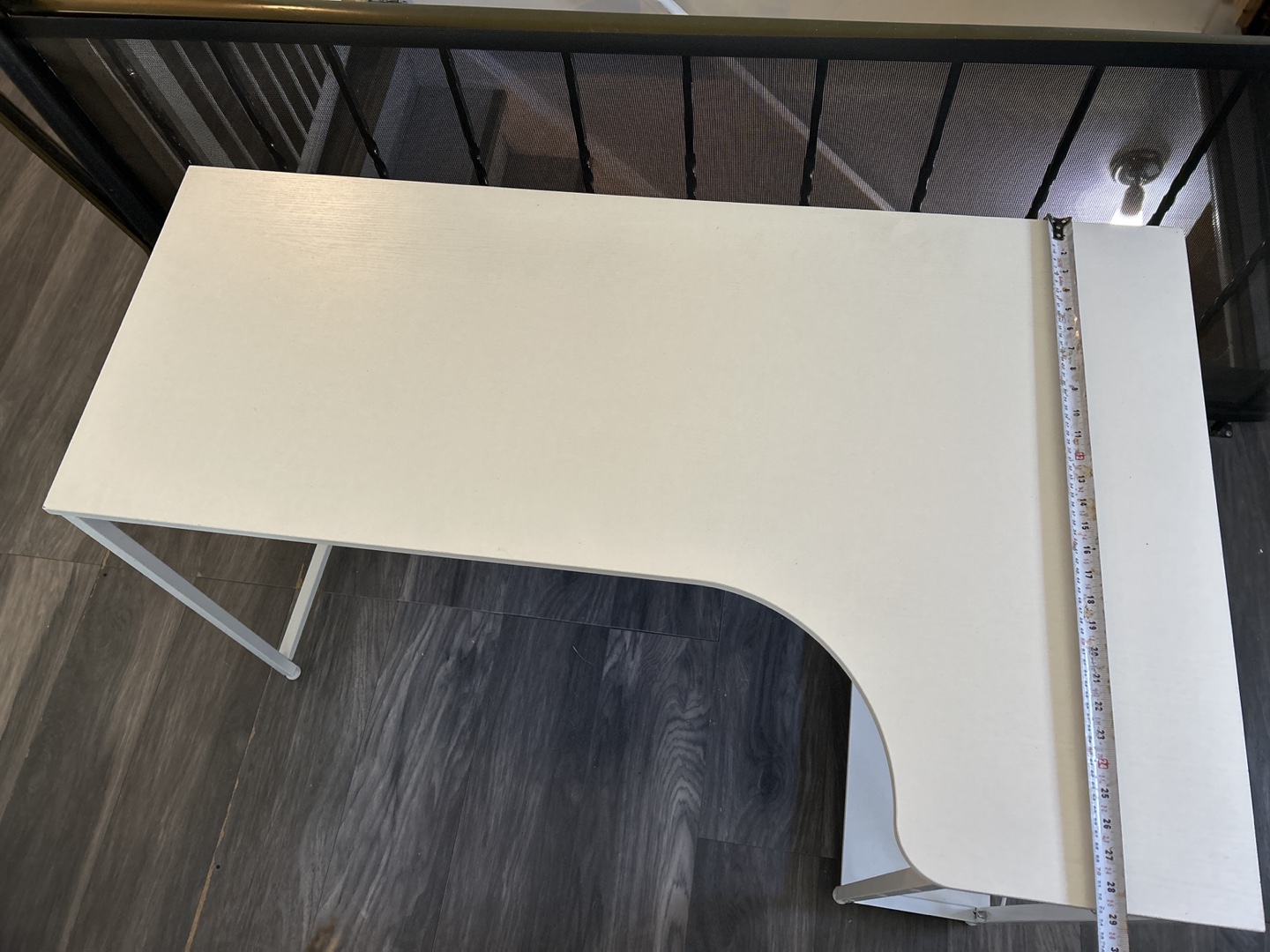 Desk - photo 4
