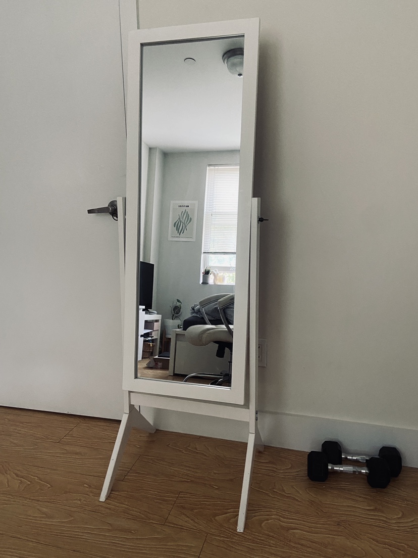 MUST GO (before 7/29) - Standing floor mirror thumbnail
