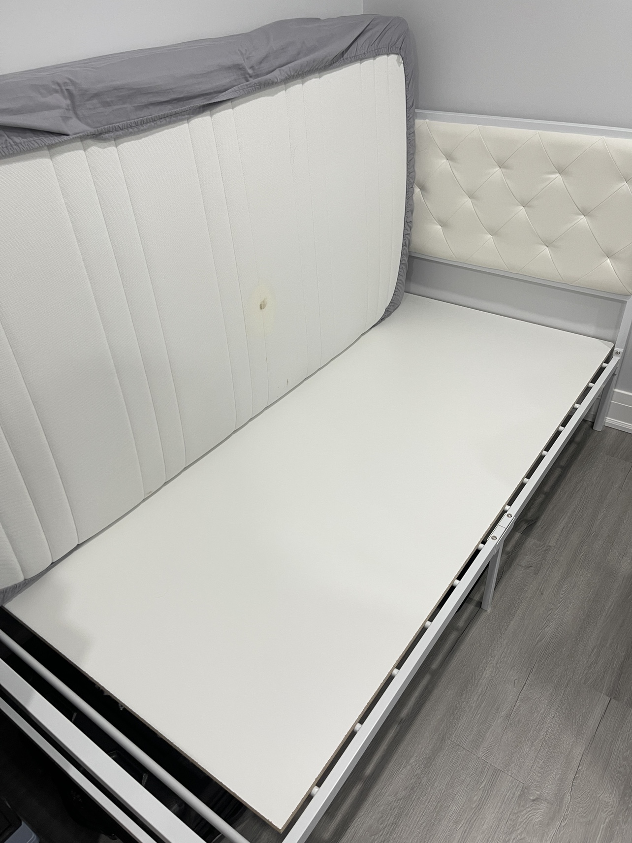 Twin Mattress (Firm) + protector - photo 2