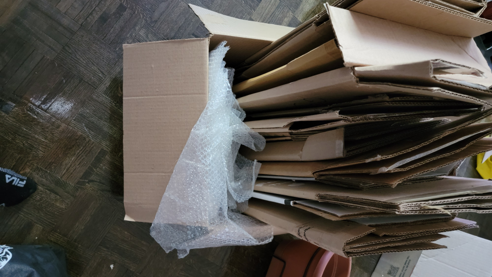Moving Boxes + Bubble wrap pieces - photo 2