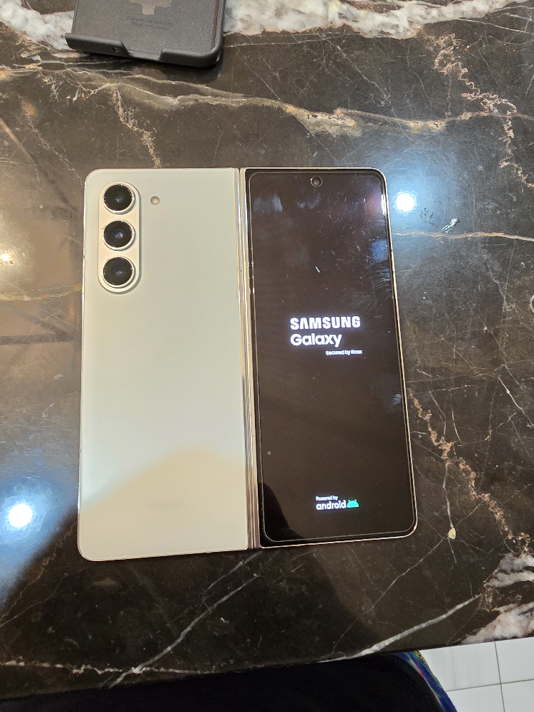 Samsung fold 5 - photo 2