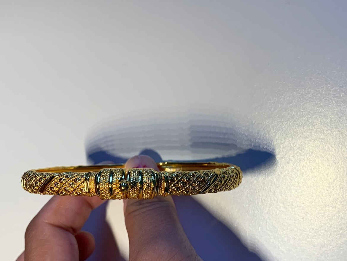 Gold bangle image indicator(6)