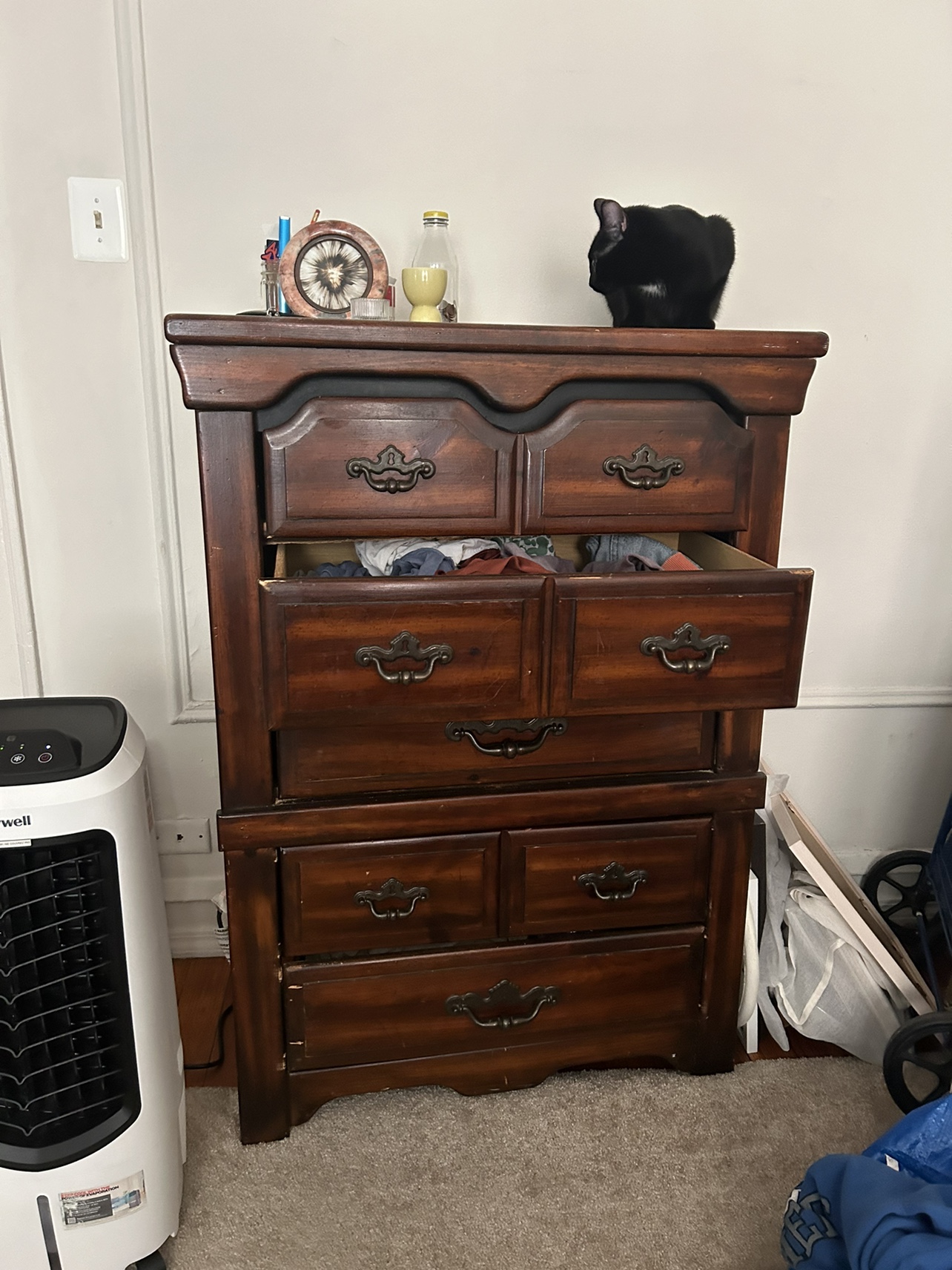 Free Dresser / Chest of Drawers - photo 3