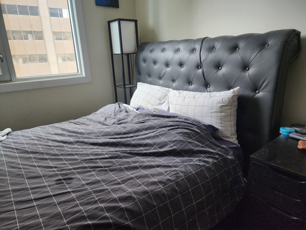 Tulsa faux leather queen bed frame *Cheap* - photo 2