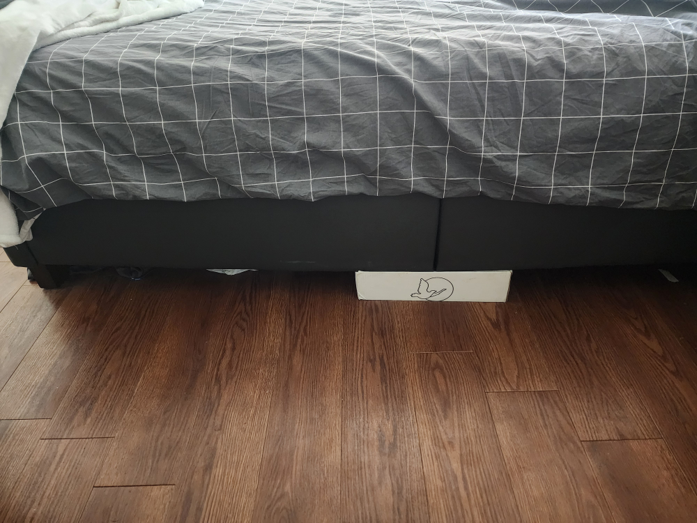 Tulsa faux leather queen bed frame *Cheap* - photo 3