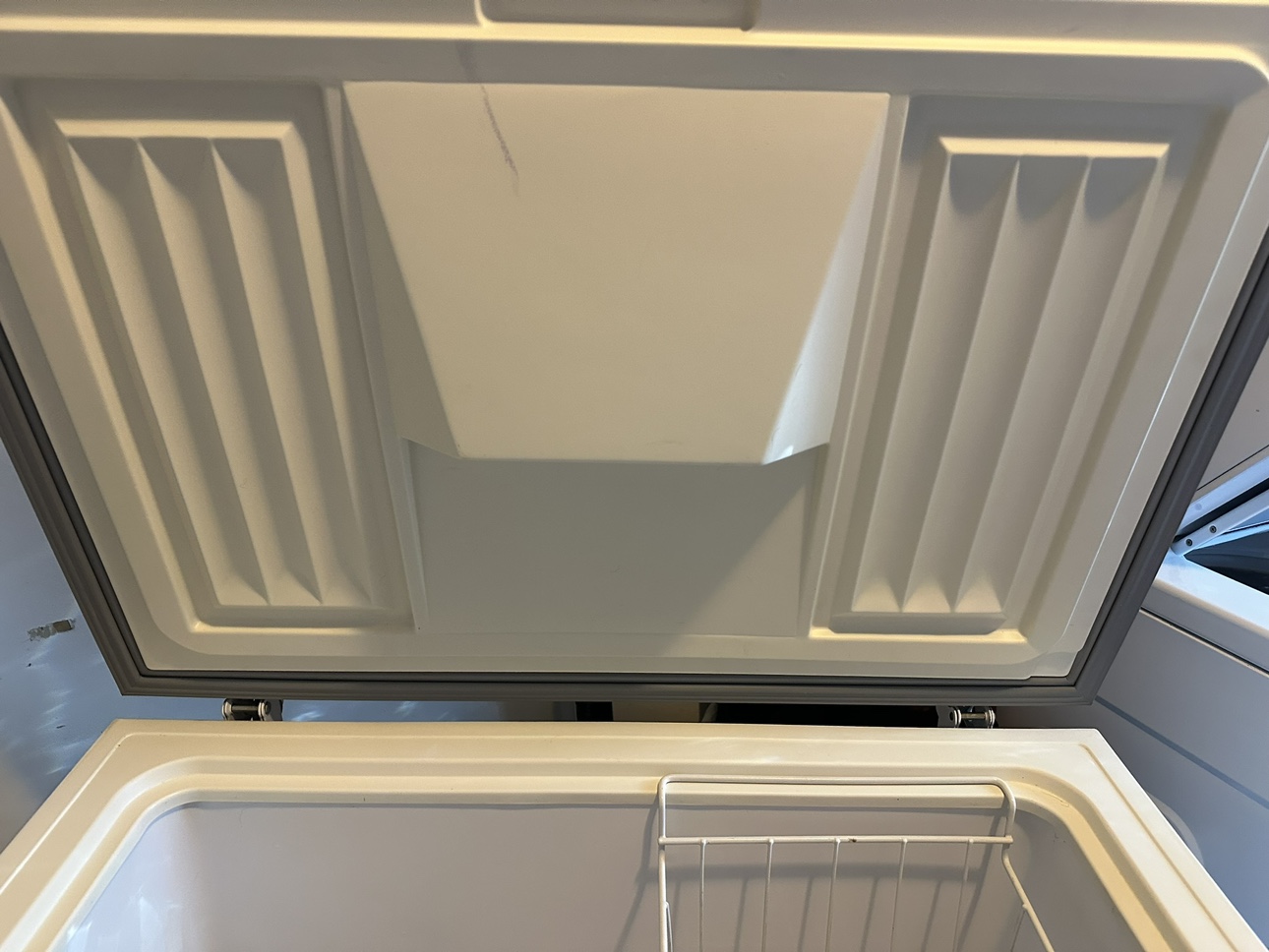 Danny 7 cubic foot chest freezer - photo 4