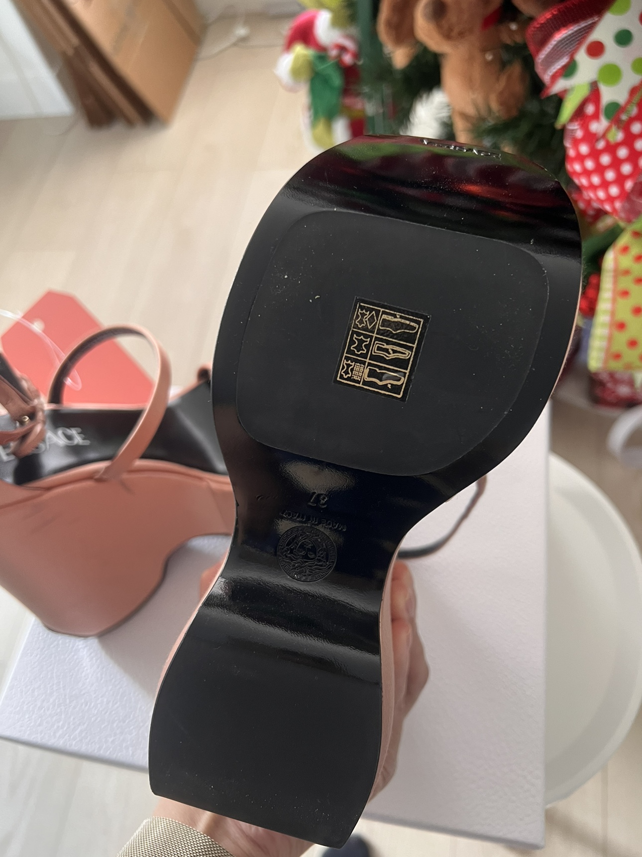 Versace image indicator(5)