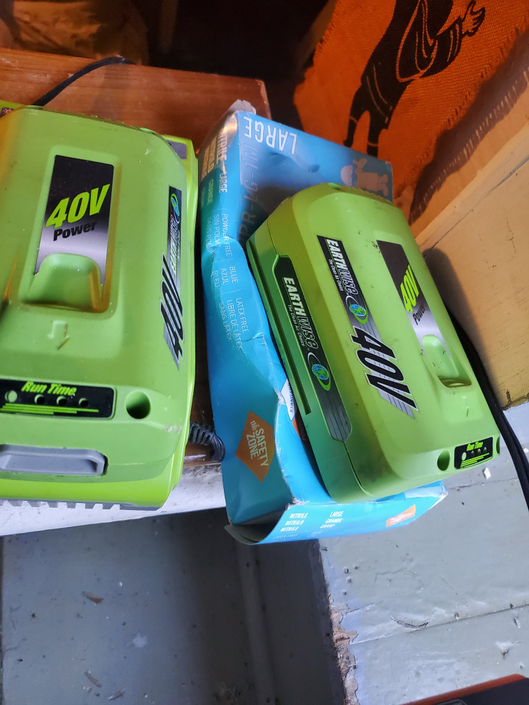 40Volt Lawnmower with 2 batteries and charger image indicator(5)