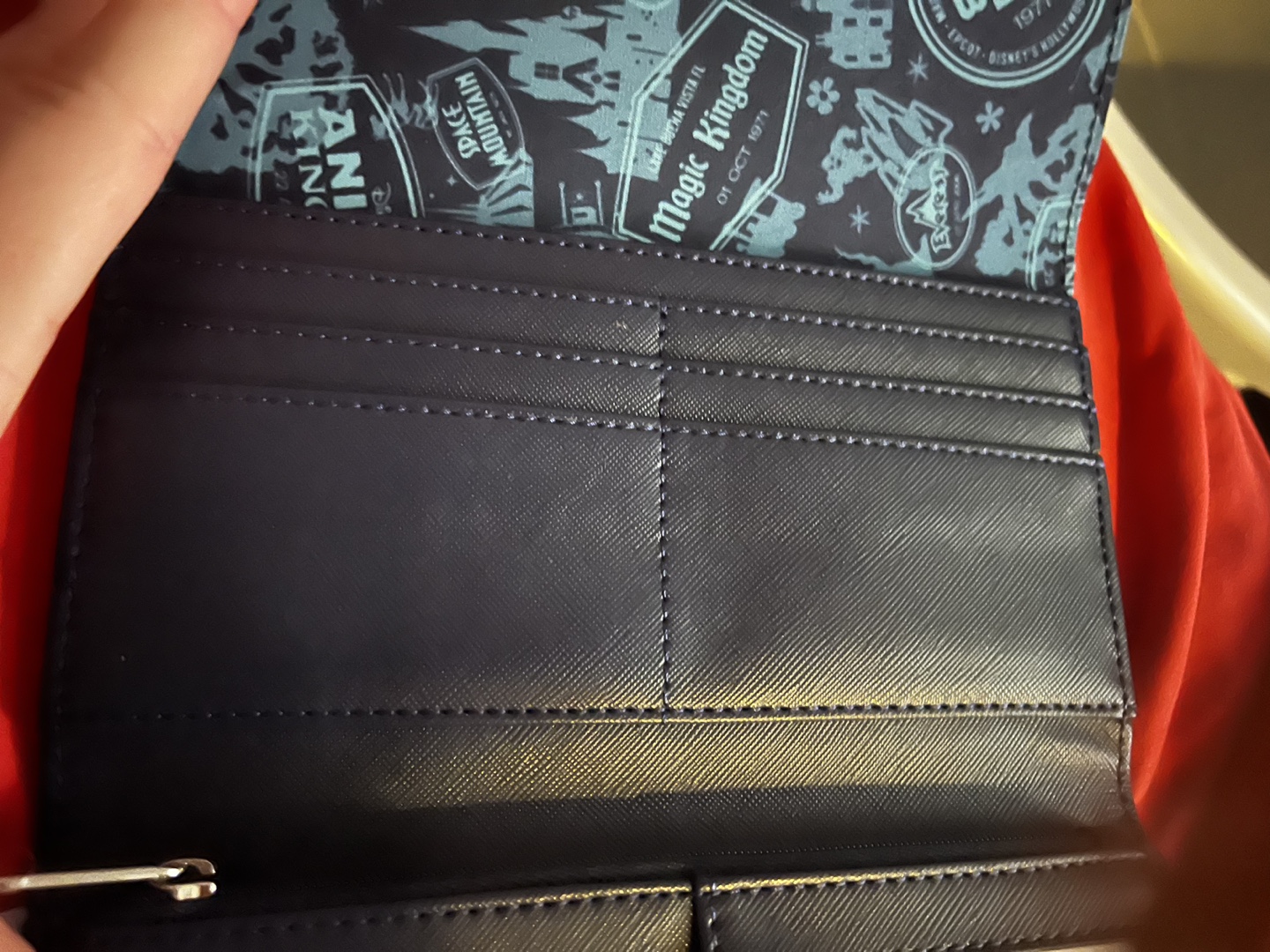 BNWT DISNEY WALLET image indicator(6)