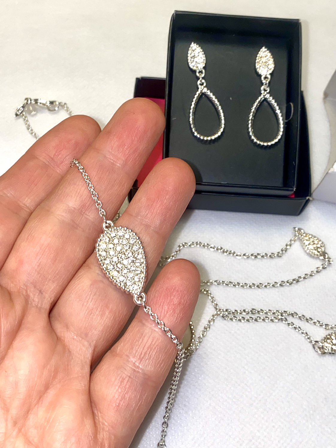 Avon set. Brand new image indicator(3)