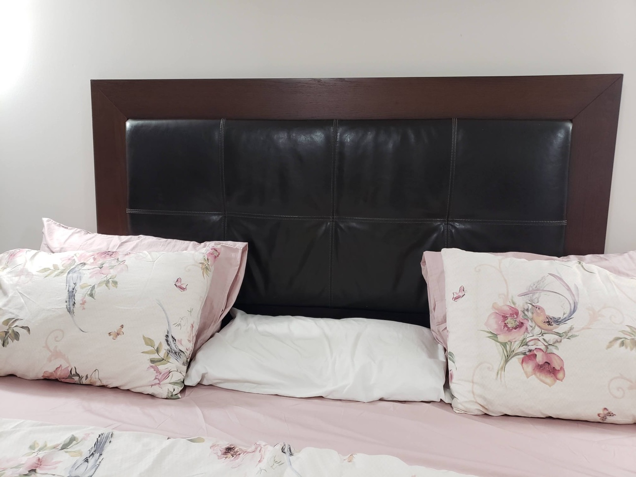 Queen bed frame great condition thumbnail