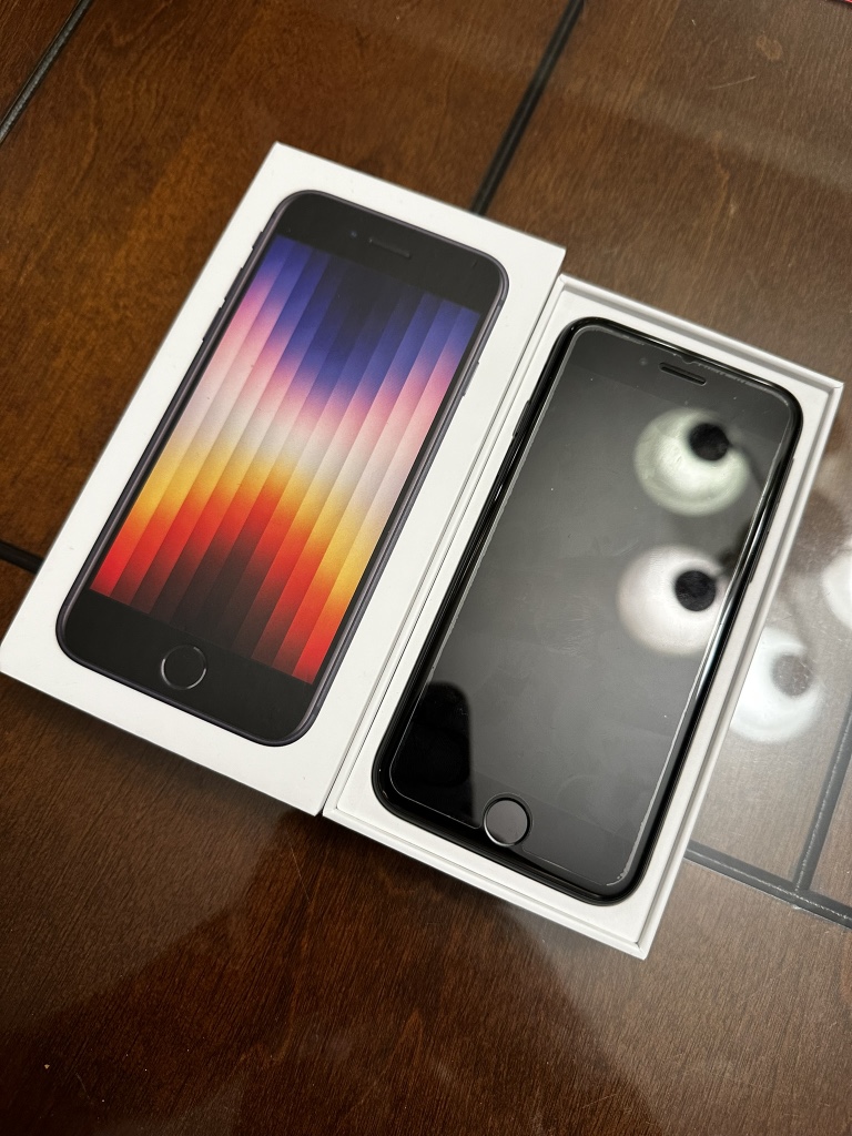 Iphone SE 3rd Gen 2022 - photo 2