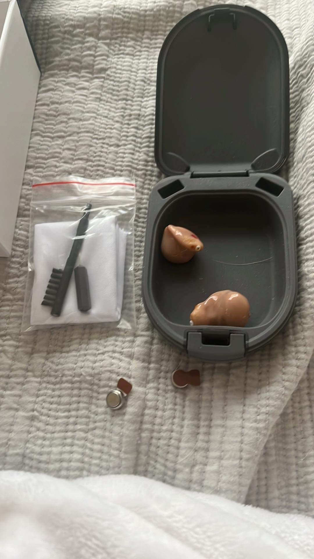 Hearing aids - photo 2