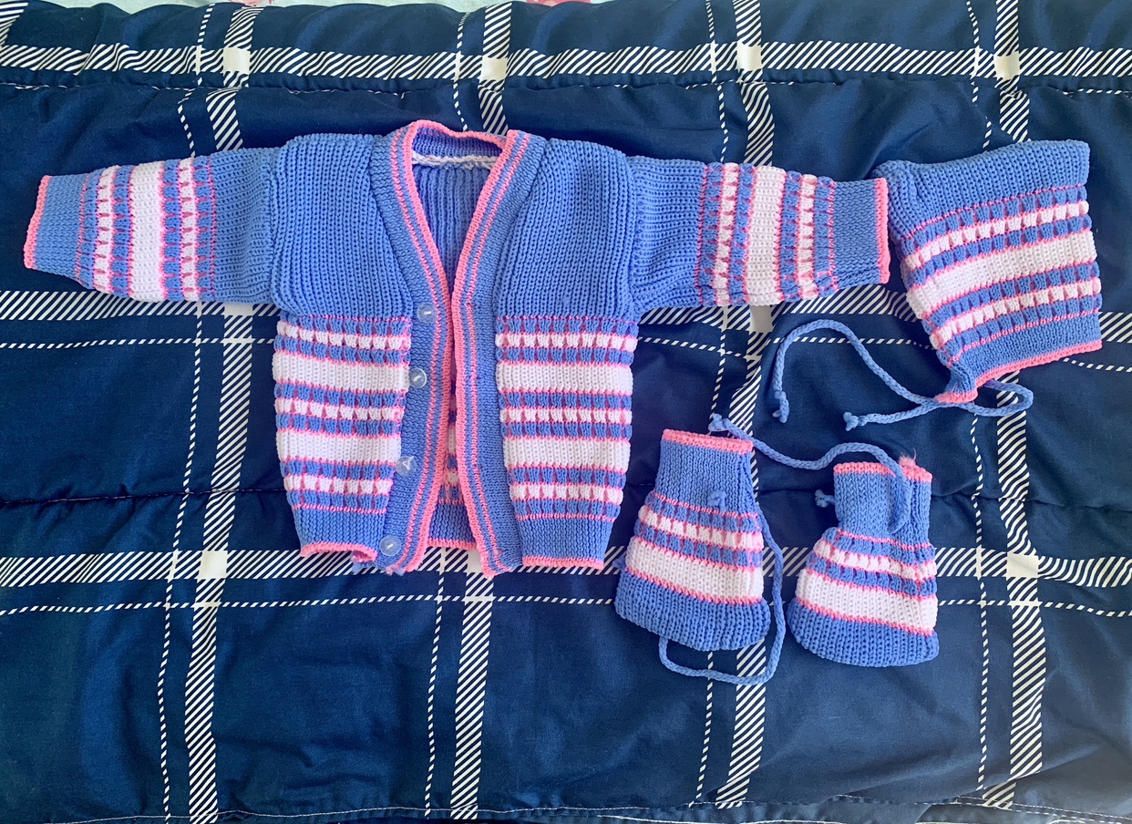 #freecycle Baby sweater cap and mitten set - knitted thumbnail