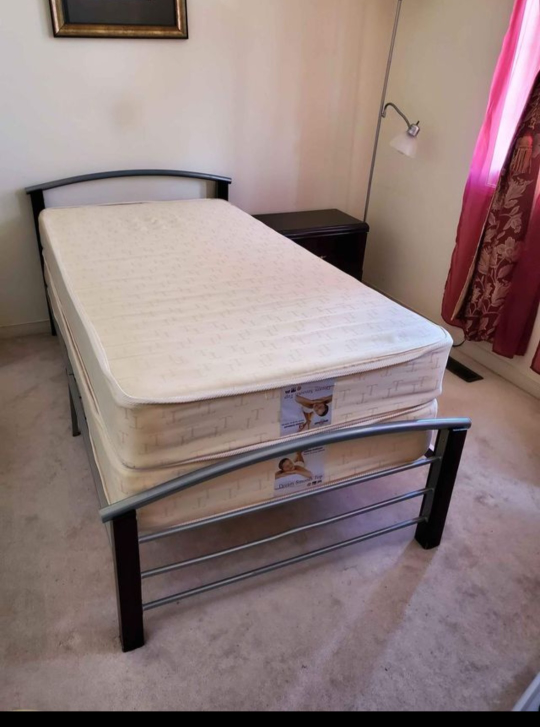 1 single bed with matres