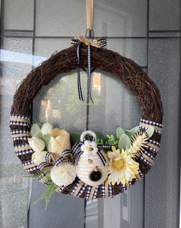 🐝🌼Beehive themed door wreath. Stouffville pickup thumbnail