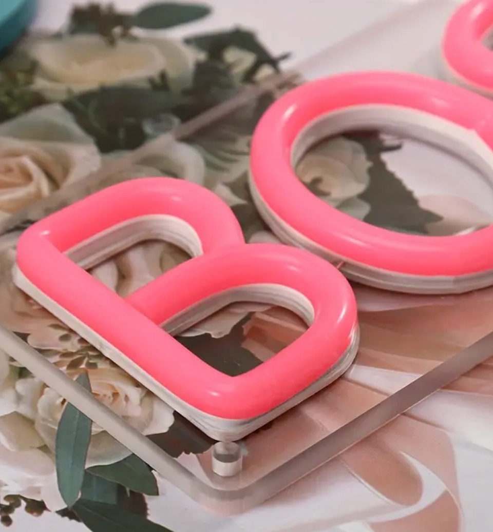 Neon “Boss Lady” Sign image indicator(4)