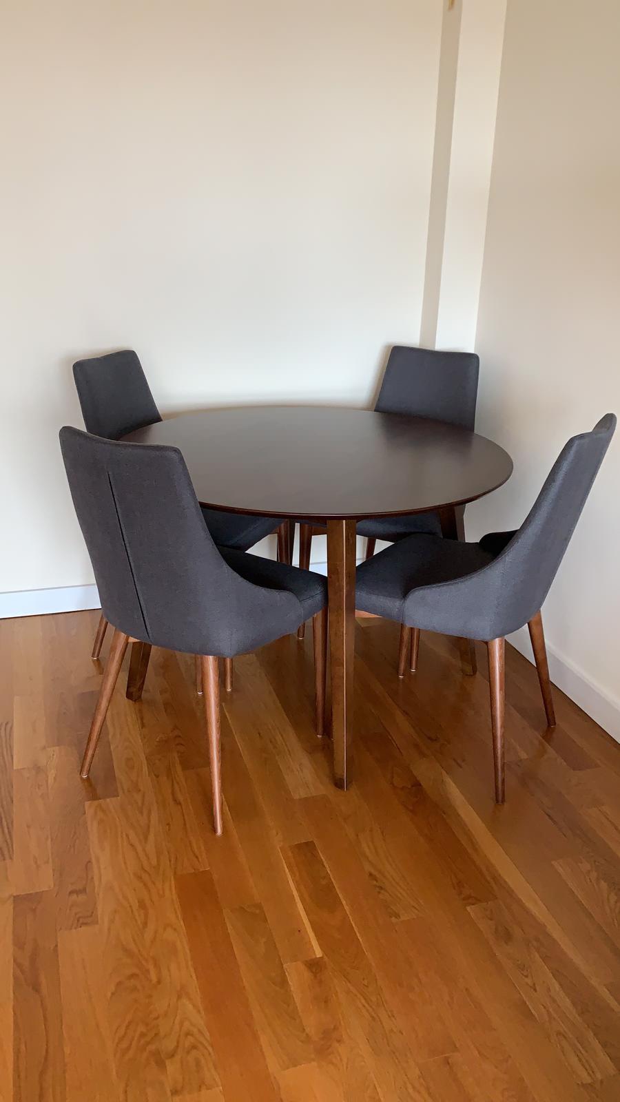 Round 4-Seat Dining Table