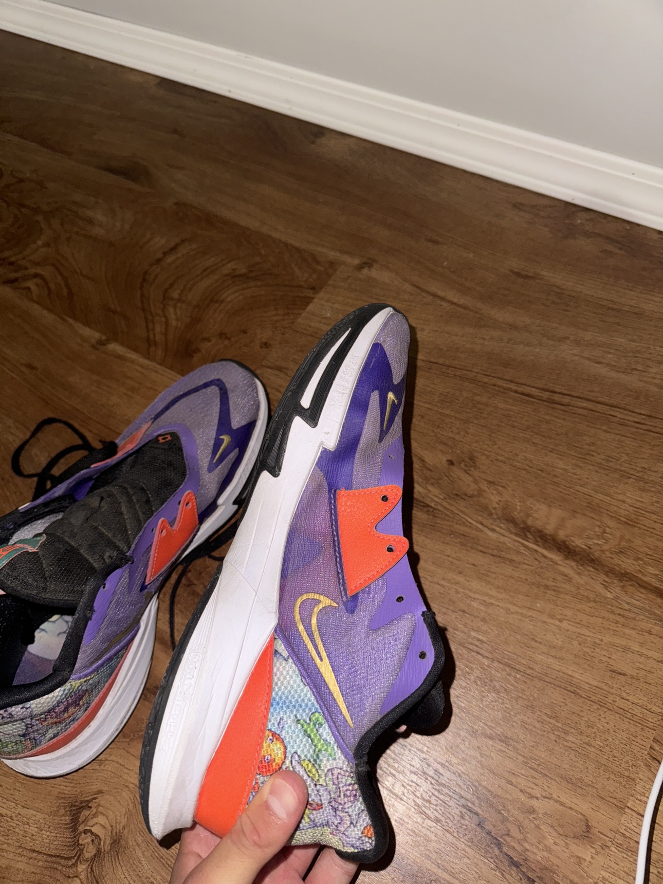 KYRİE LOW 5 - 11 SİZE  LITTLE USED BASKETBALL SHOES image indicator(2)