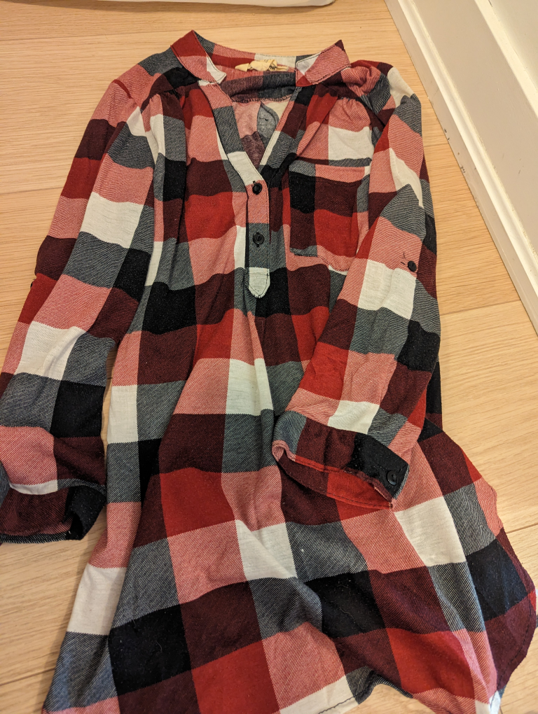 Summer Clothes Size S $5 for all image indicator(4)