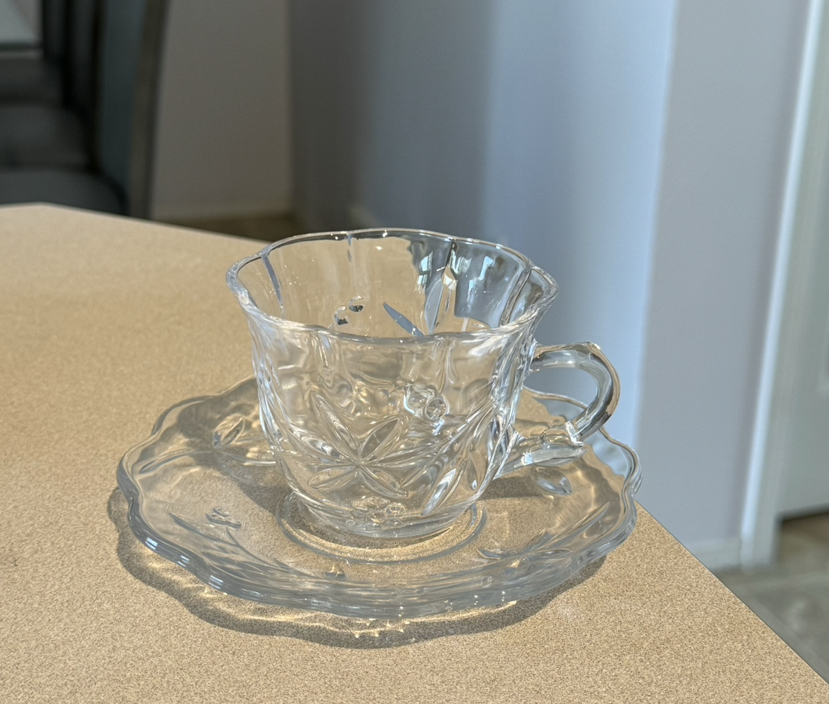 Beautiful Antique Clear Tea Cups and Saucers - Set of 6 - photo 5