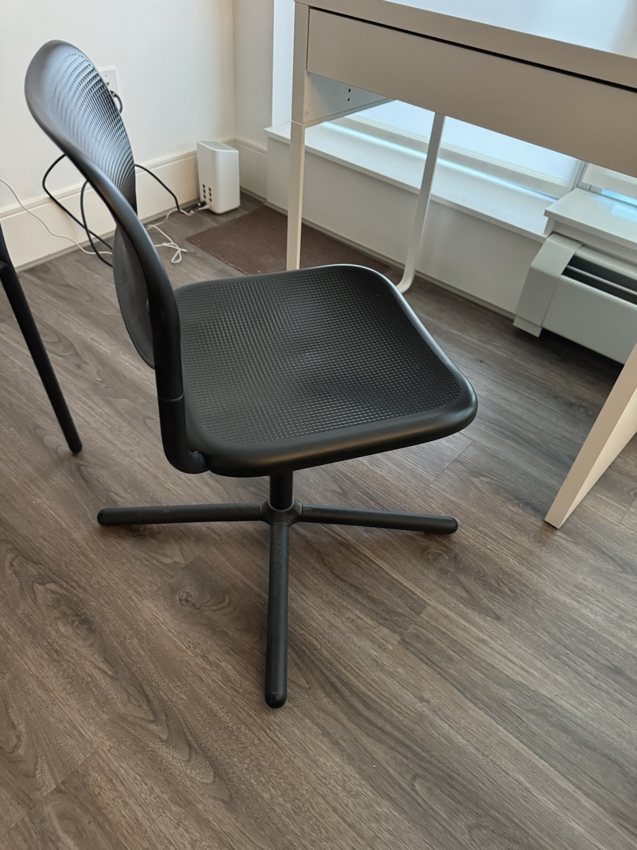 Moving out sale - Work table and chair - photo 4