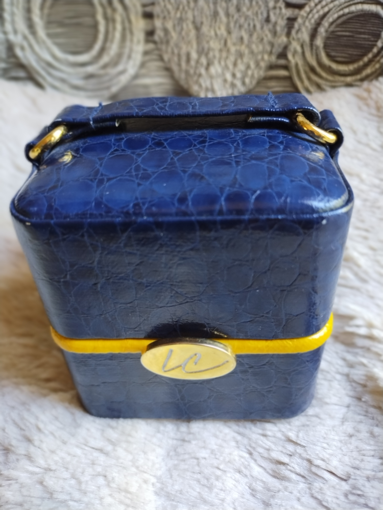 Liz Claiborne watch image indicator(8)