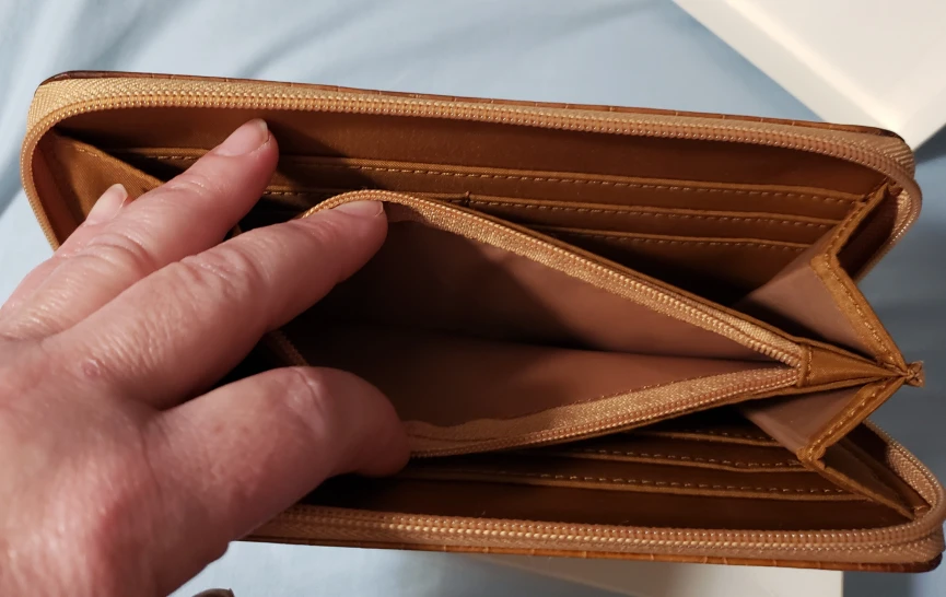 crocodile  women wallet image indicator(4)