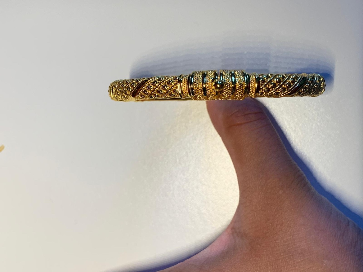 Gold bangle image indicator(5)