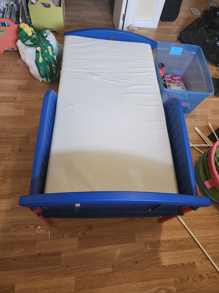 Paw Patrol toddler bed and mattress - photo 3