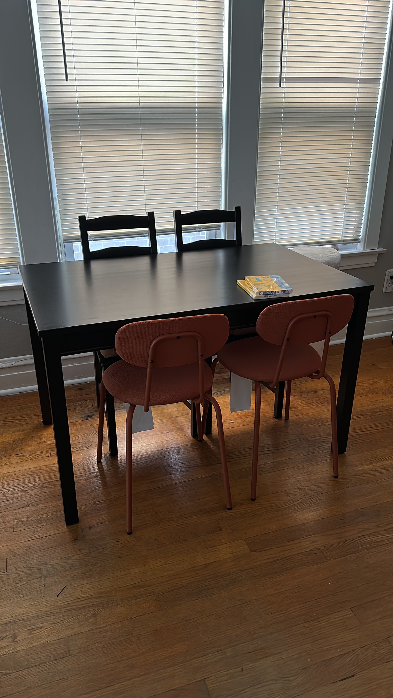 Table w/ 4 chairs