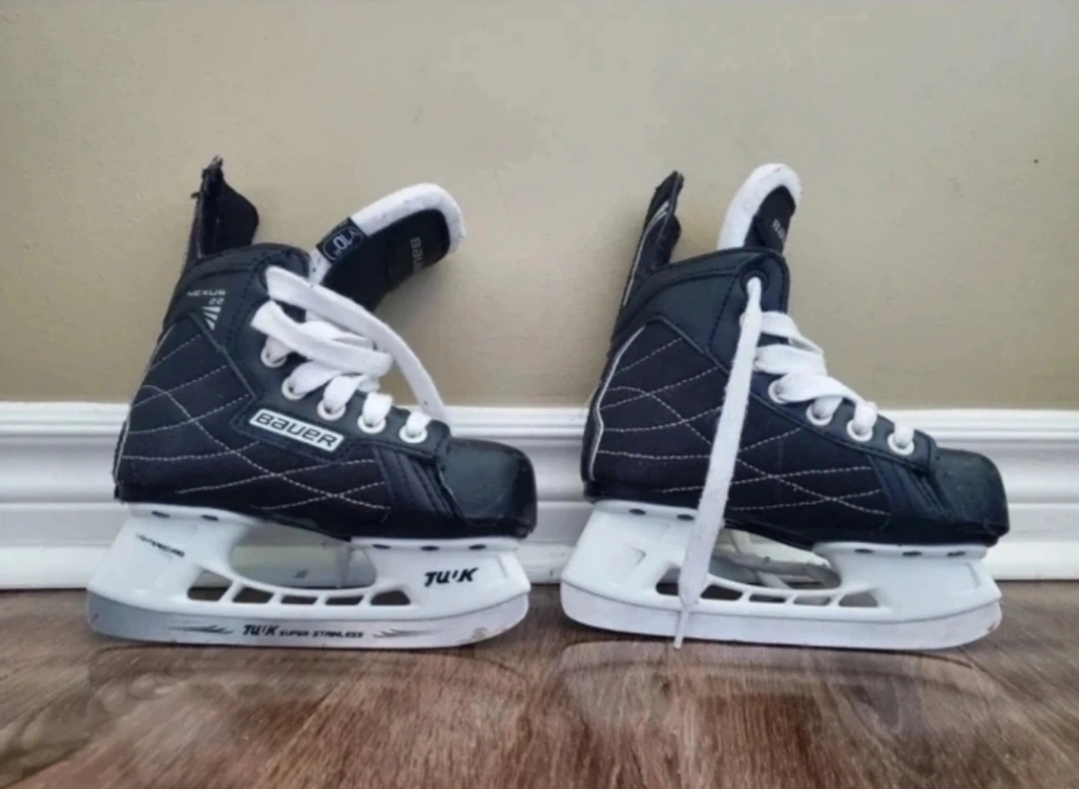 ⛸️Toddler Bauer Hockey Skates Kids size US11 image indicator(2)