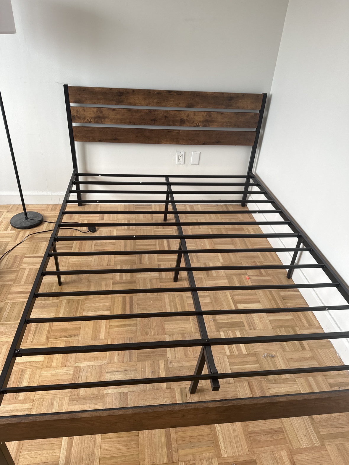 Bed frame queen size