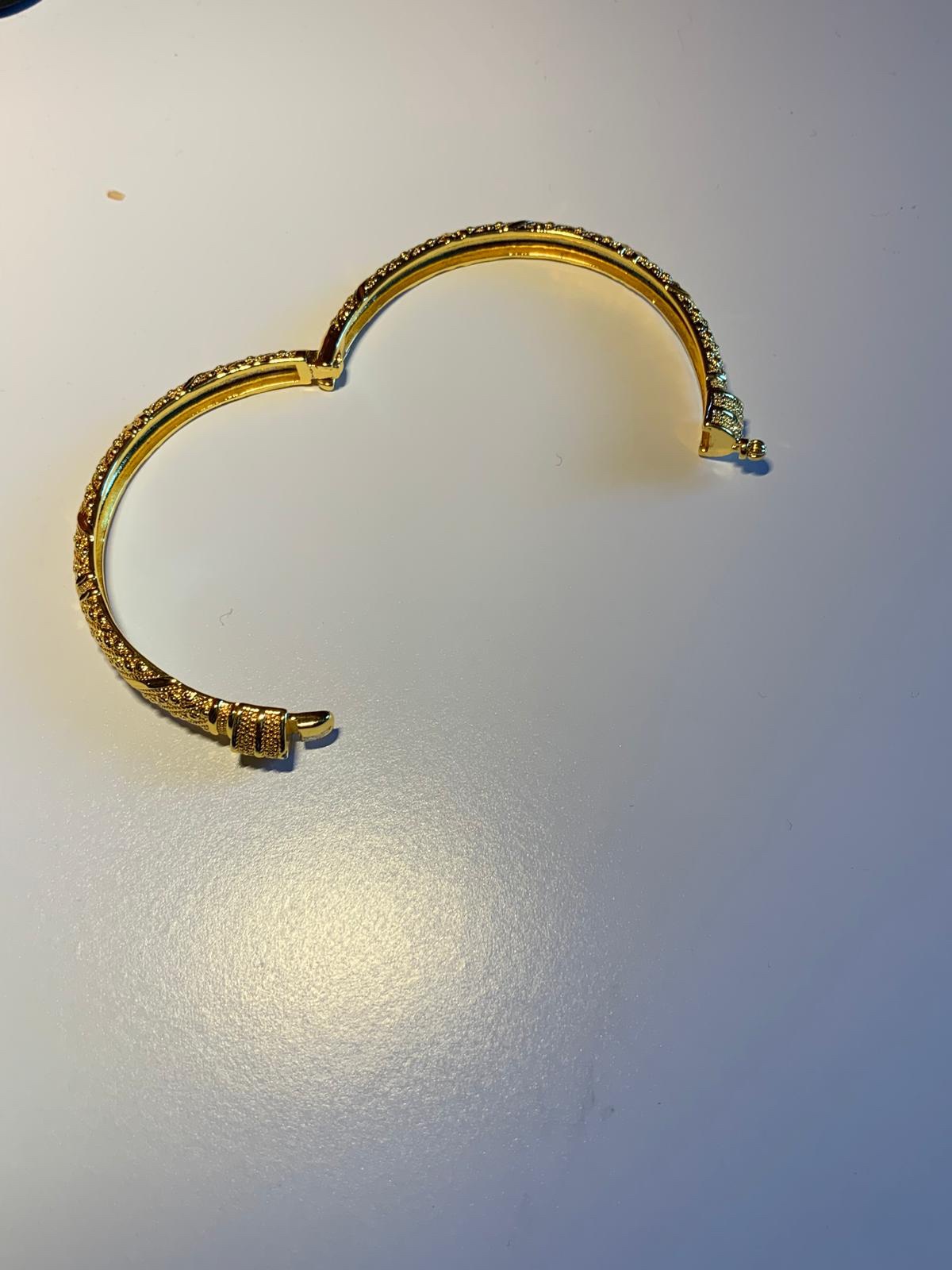 Gold bangle image indicator(2)