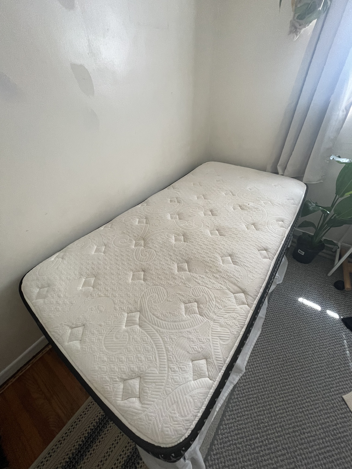 FREE TWIN COMFORTABLE MATTRESS image indicator(2)