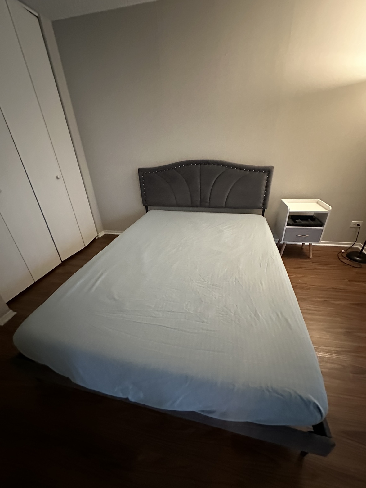 Queen Size Bed Frame image indicator(3)
