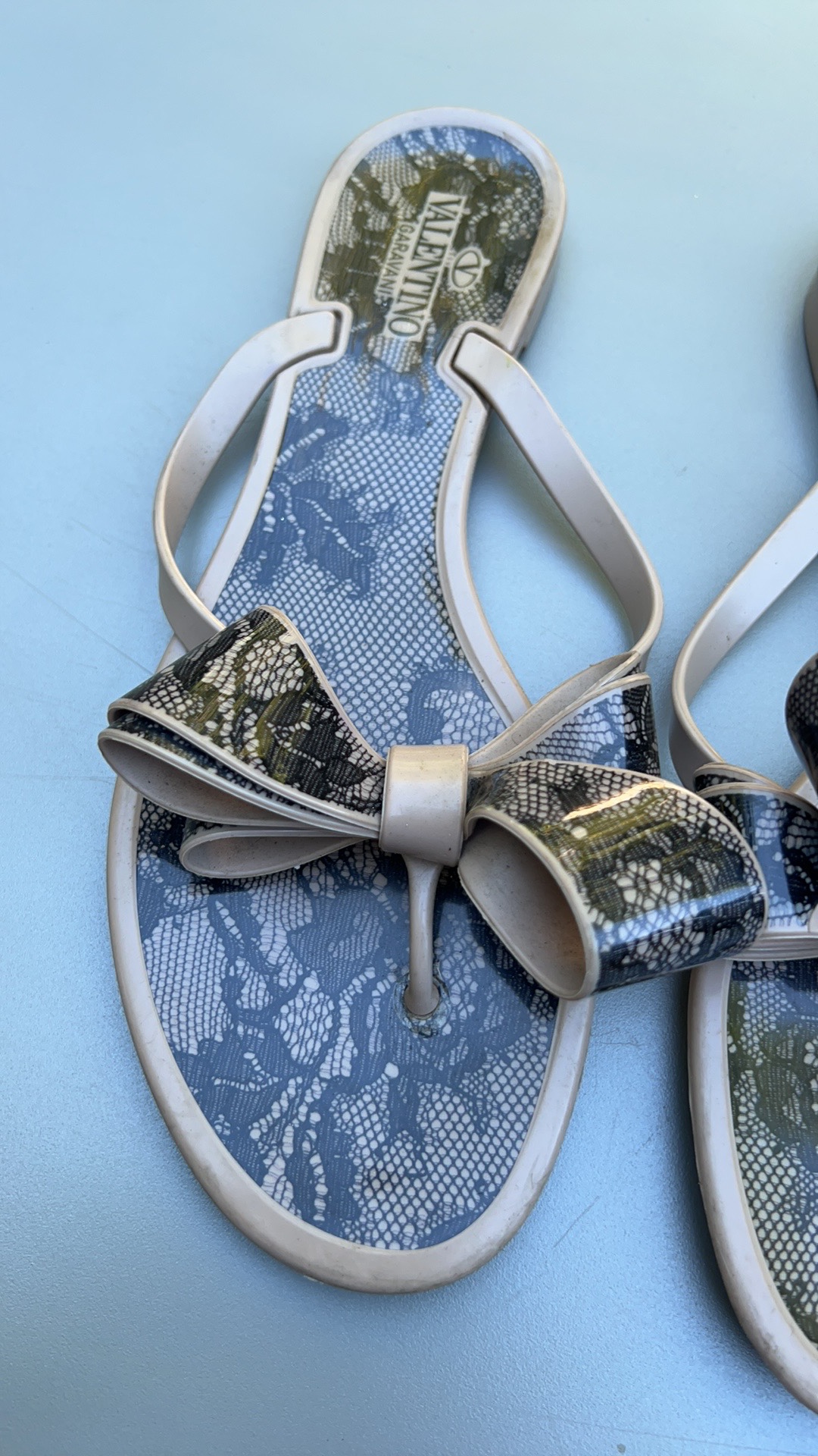Valentino Garavani Rubber Bow Sandals - photo 4