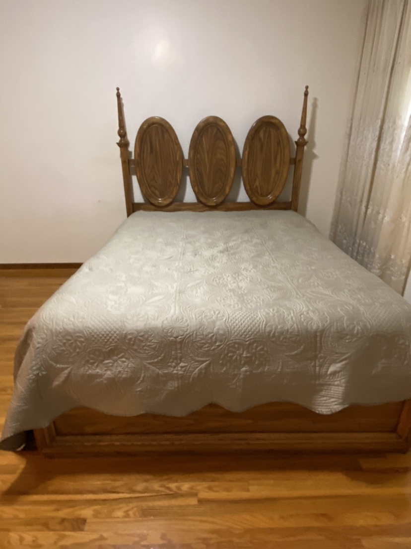 5 Piece wood bedroom set - photo 2
