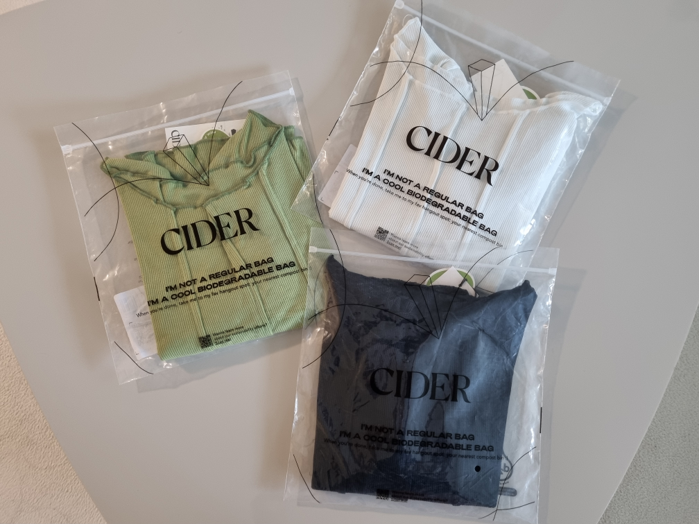[Unsealed] Three Knit Vneck Trim Short Sleeve Top (XS)