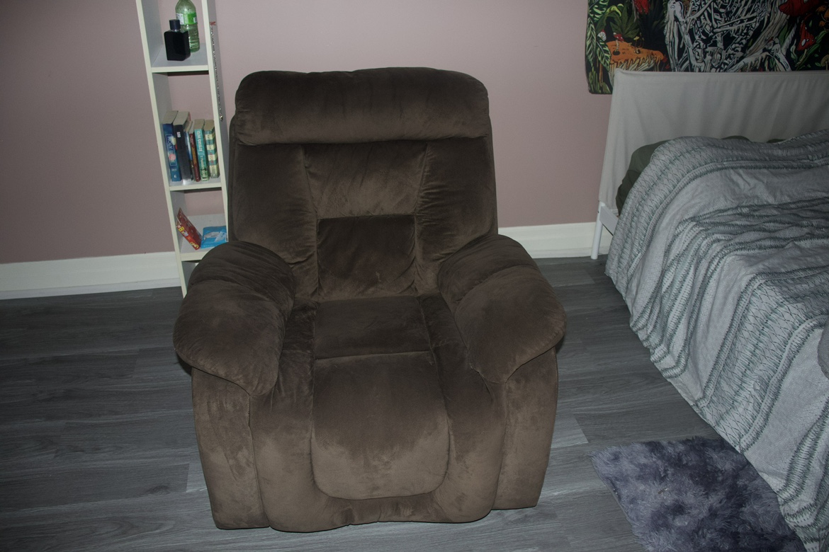 Recliner chair thumbnail