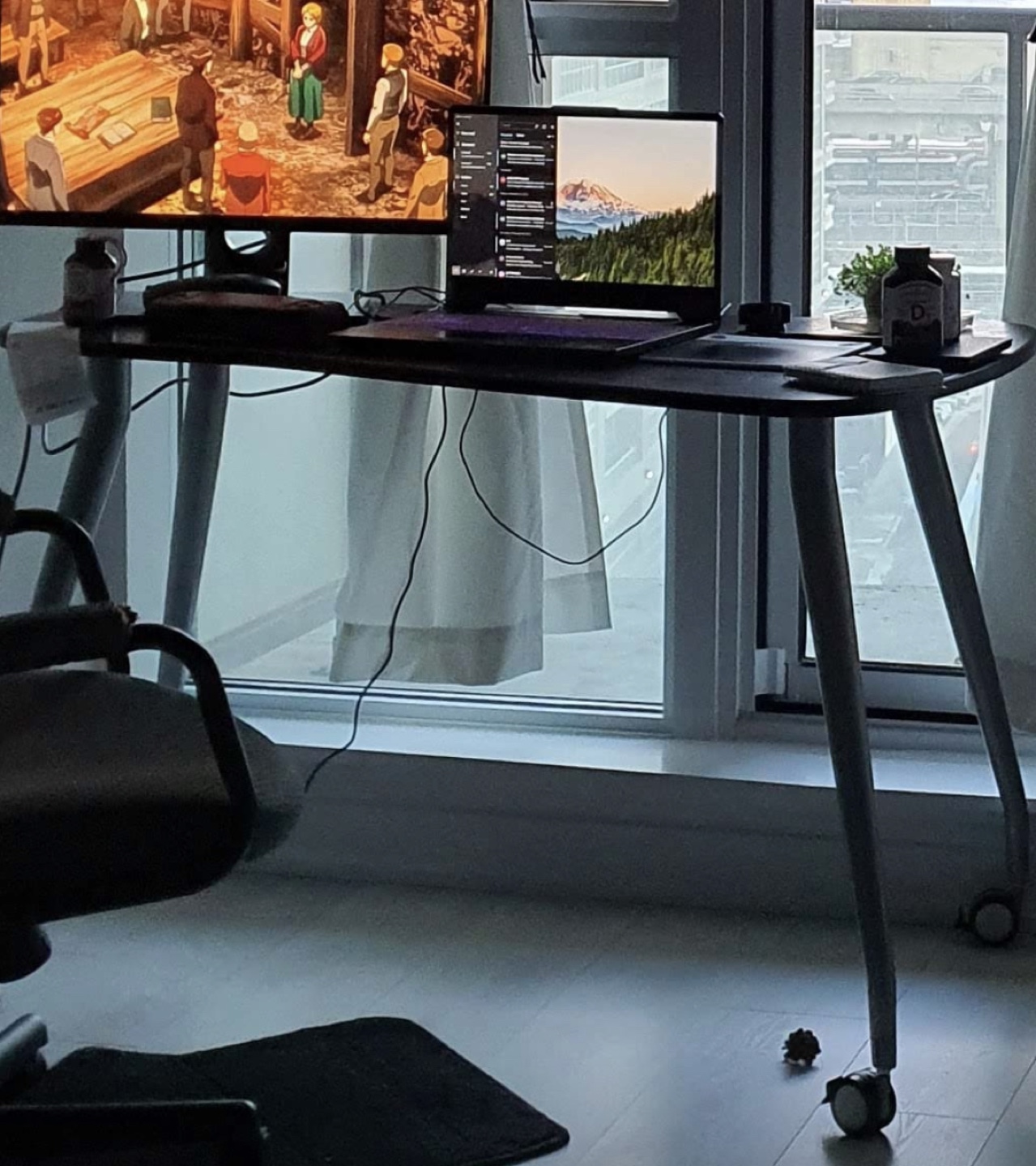 Small desktop with wheels
