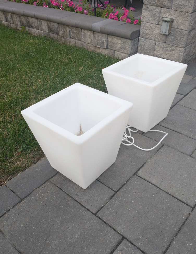 Moonie planters LED thumbnail